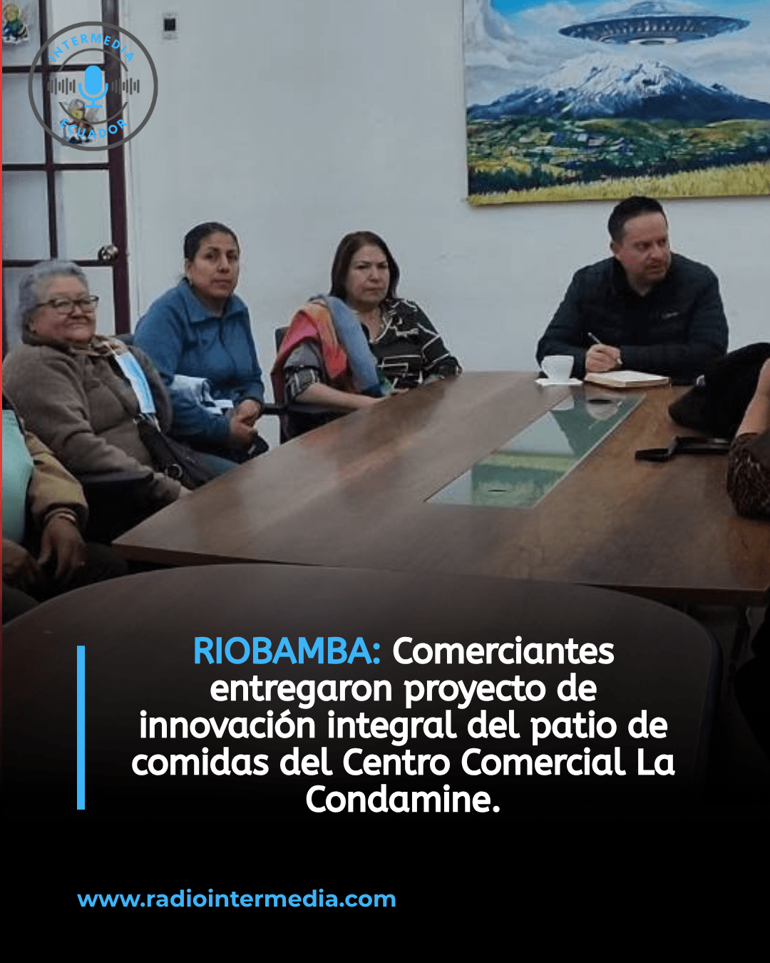 RIOBAMBA: Comerciantes entregaron proyecto de innovación integral del patio de comidas del Centro Comercial La Condamine.